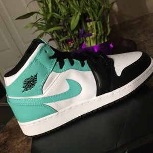 Jordan 1’s size 6 black white and aqua
